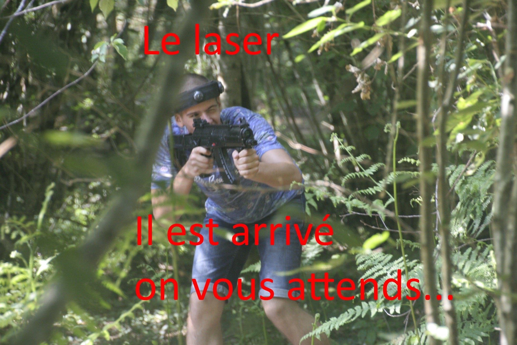 Tireur de laser game pour l'arrivée de l'activité